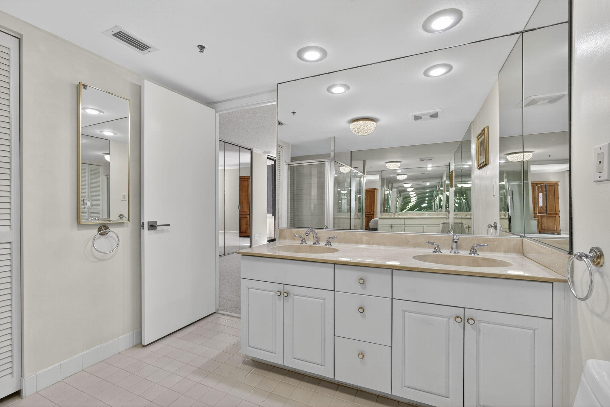 5280 North Ocean Drive, Unit 15E Singer Island, FL 33404 - Photo 34 of 53 Master Bath