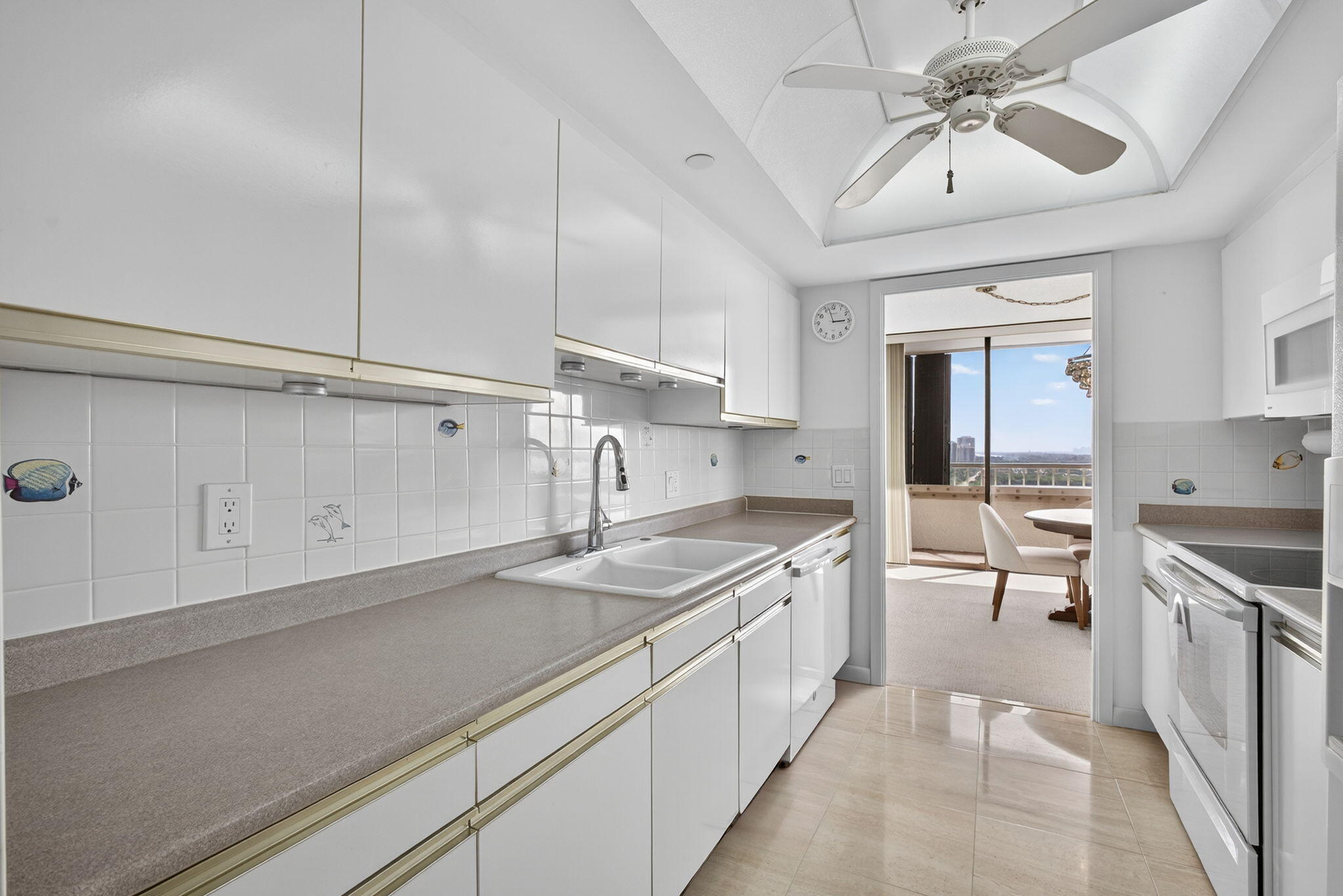 5280 North Ocean Drive, Unit 15E Singer Island, FL 33404 - Photo 9 of 53 Kitchen