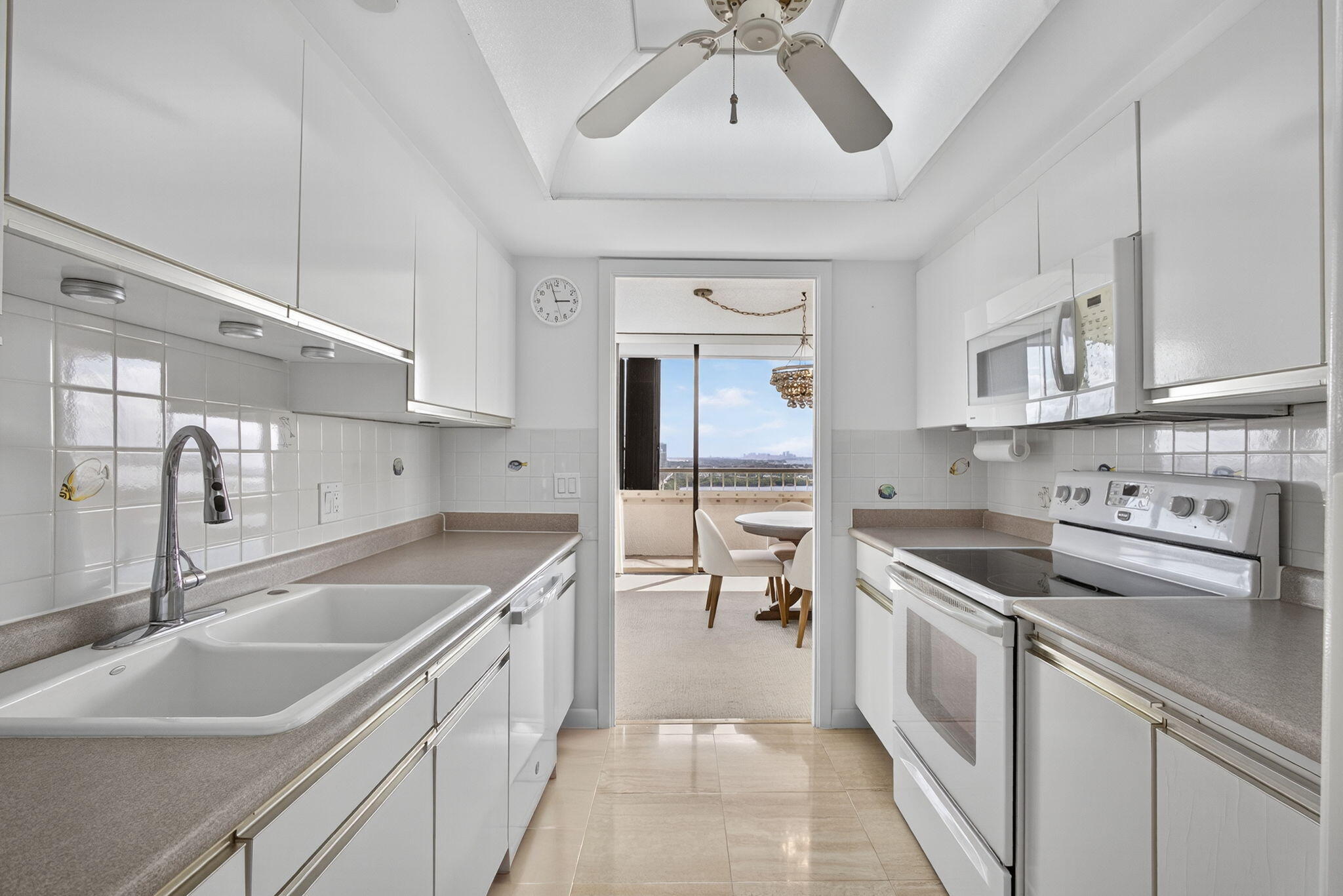 5280 North Ocean Drive, Unit 15E Singer Island, FL 33404 - Photo 10 of 53 Kitchen