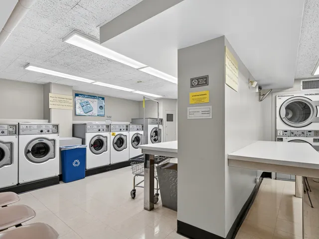 $299,900 | 1455 North Sandburg Terrace, Unit 2403, Chicago, IL 60610