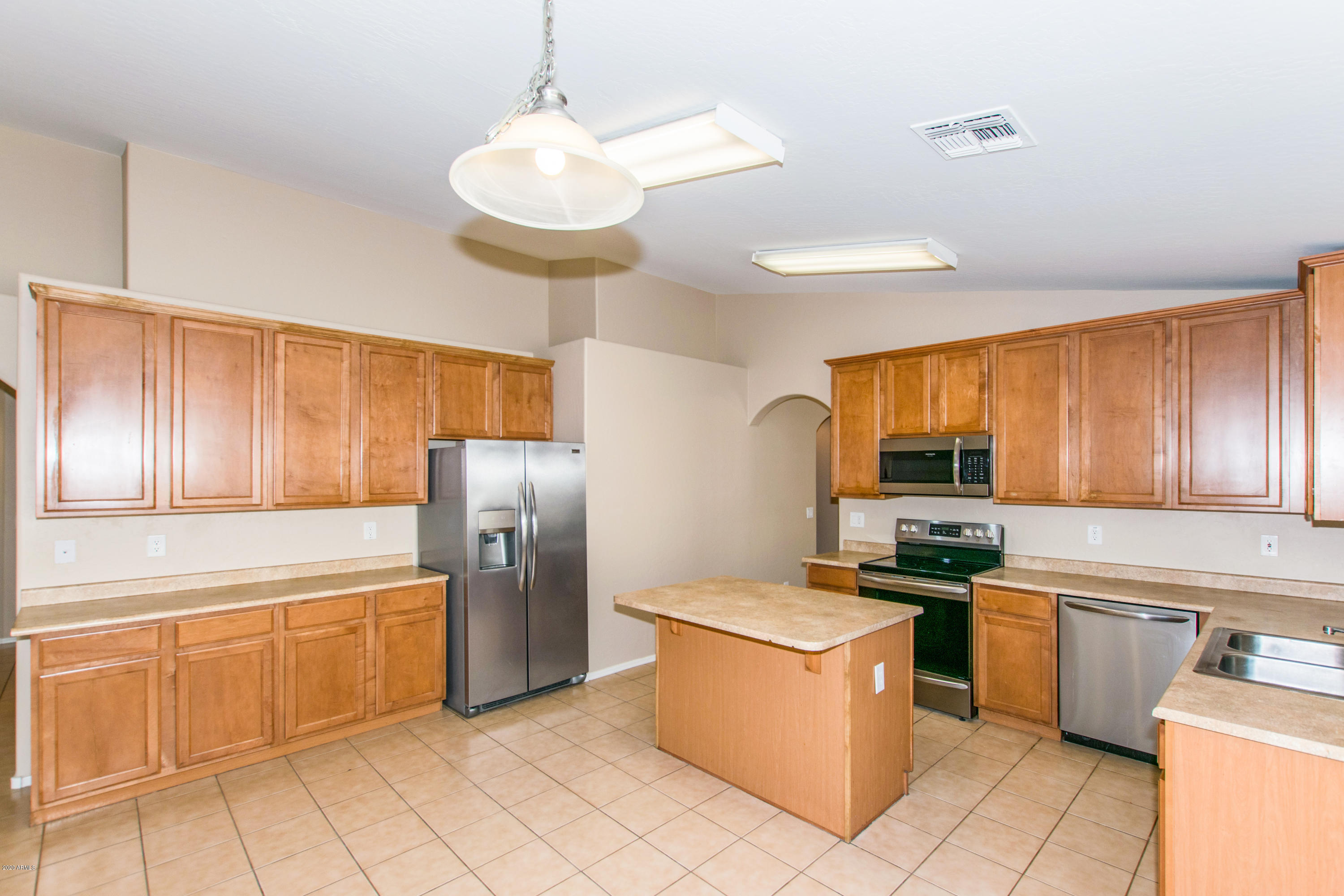 2012 West Carter Road Phoenix, AZ 85041 - Photo 8 of 29 08 Kitchen