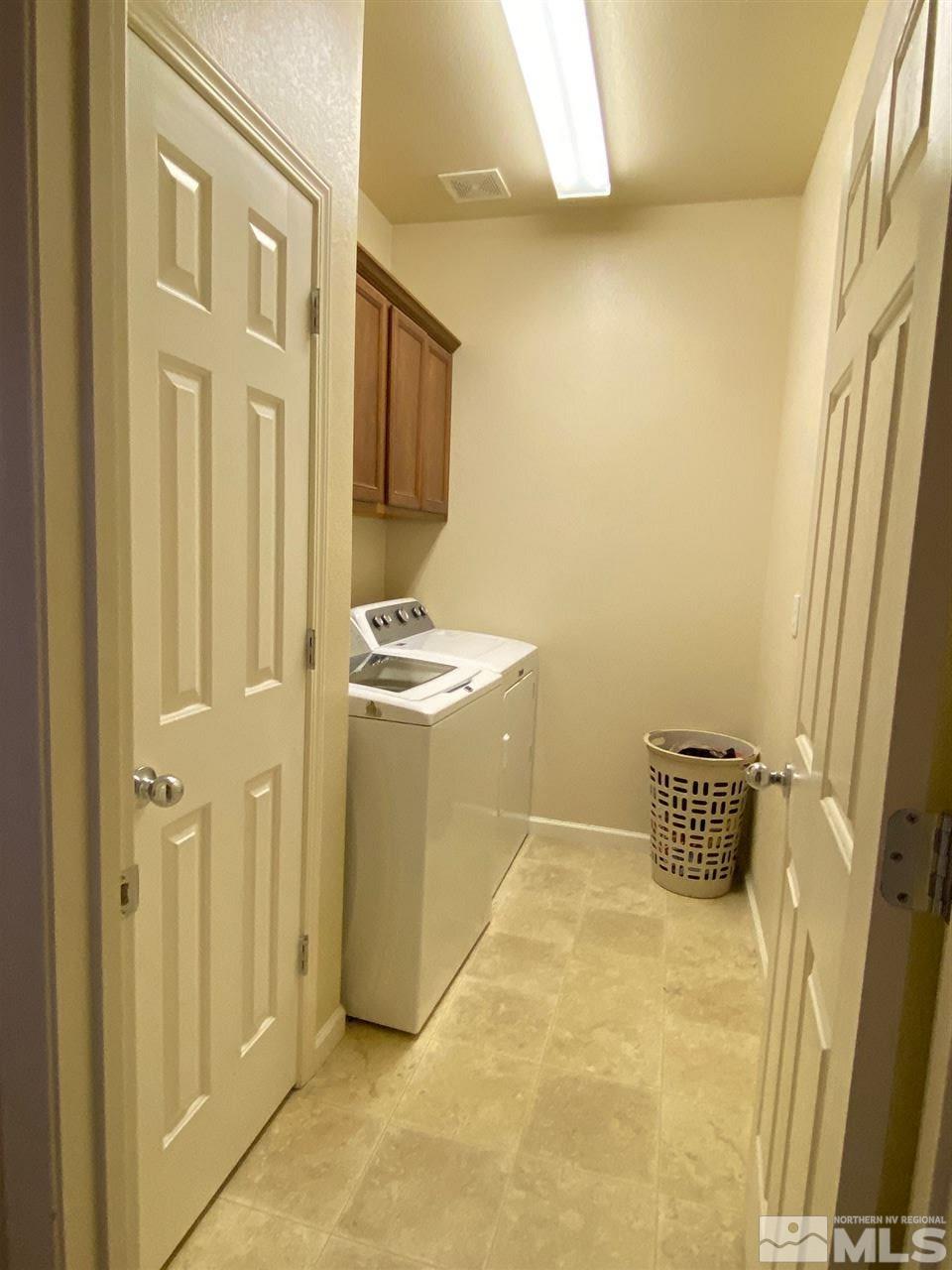 1375 Copper Leaf Drive Reno, NV 89506 - Photo 10 of 20 a bathroom with a sink