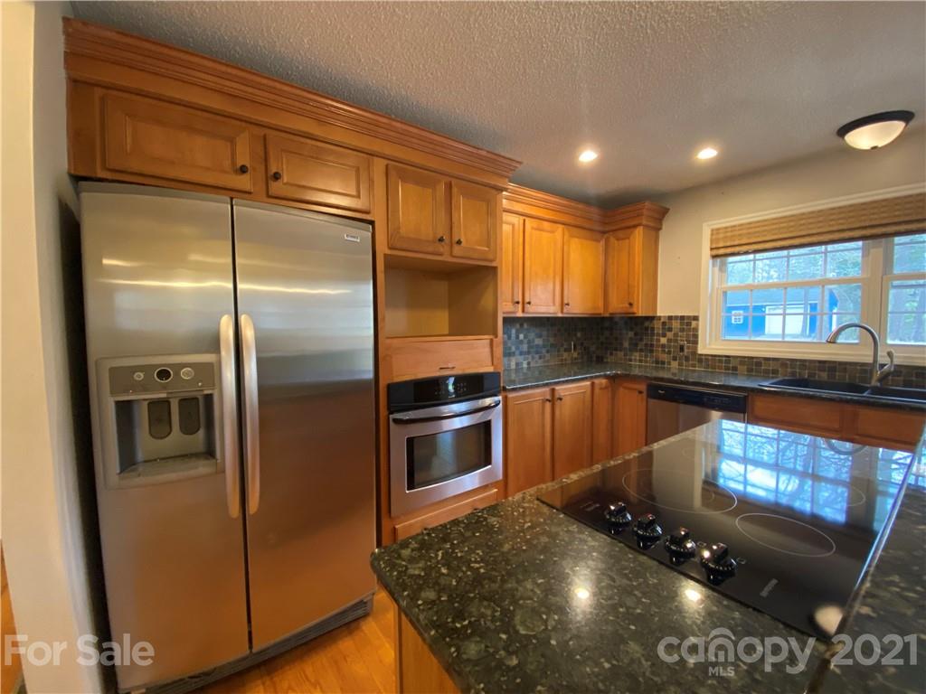 11432 Abernathy Road Charlotte, NC 28216 - Photo 12 of 30 Gallery Image 12