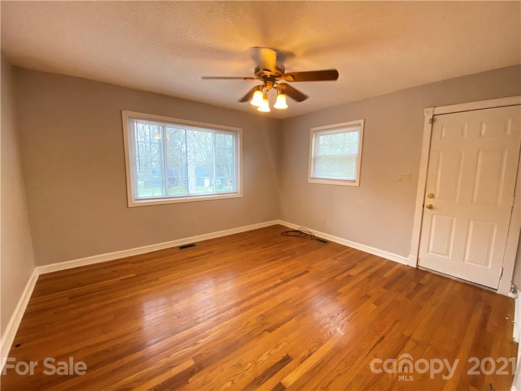 11432 Abernathy Road Charlotte, NC 28216 - Photo 17 of 30 Gallery Image 17