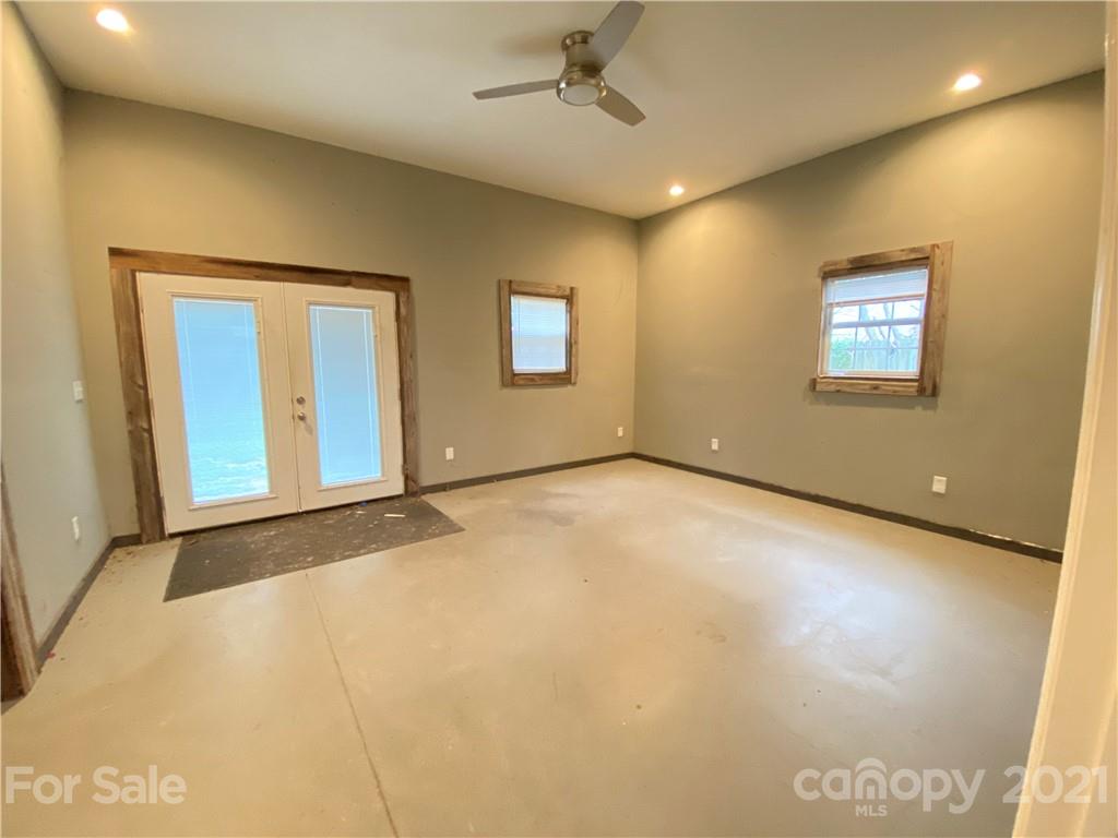 11432 Abernathy Road Charlotte, NC 28216 - Photo 24 of 30 Gallery Image 24