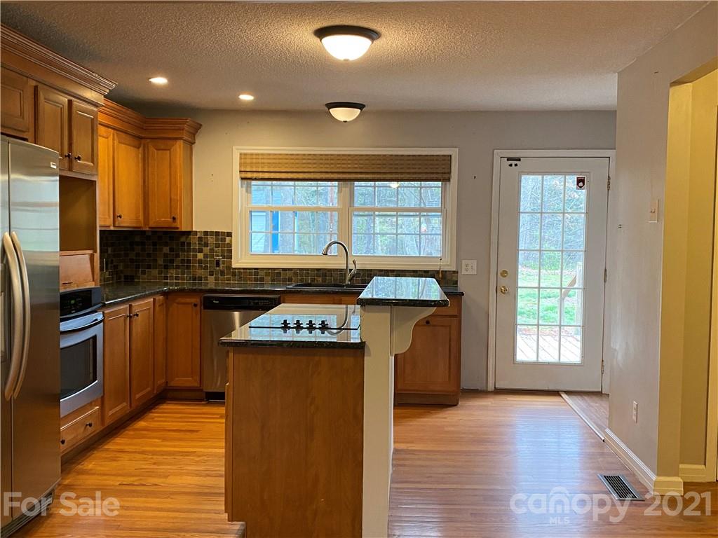 11432 Abernathy Road Charlotte, NC 28216 - Photo 9 of 30 Gallery Image 9