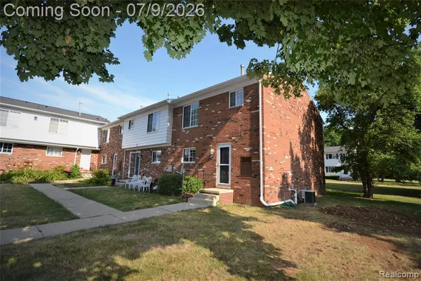 $2,000 | 559 North Fox Hills Drive, Bloomfield Hills, MI 48304
