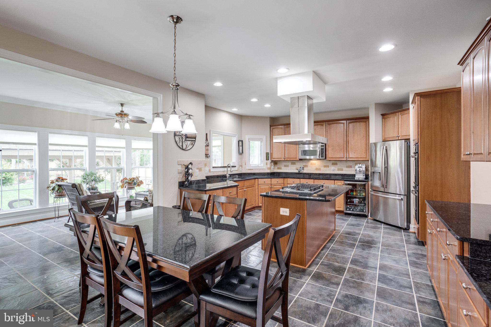 13195 Delaney Road Woodbridge, VA 22193 - Photo 26 of 88 Kitchen w/ table space