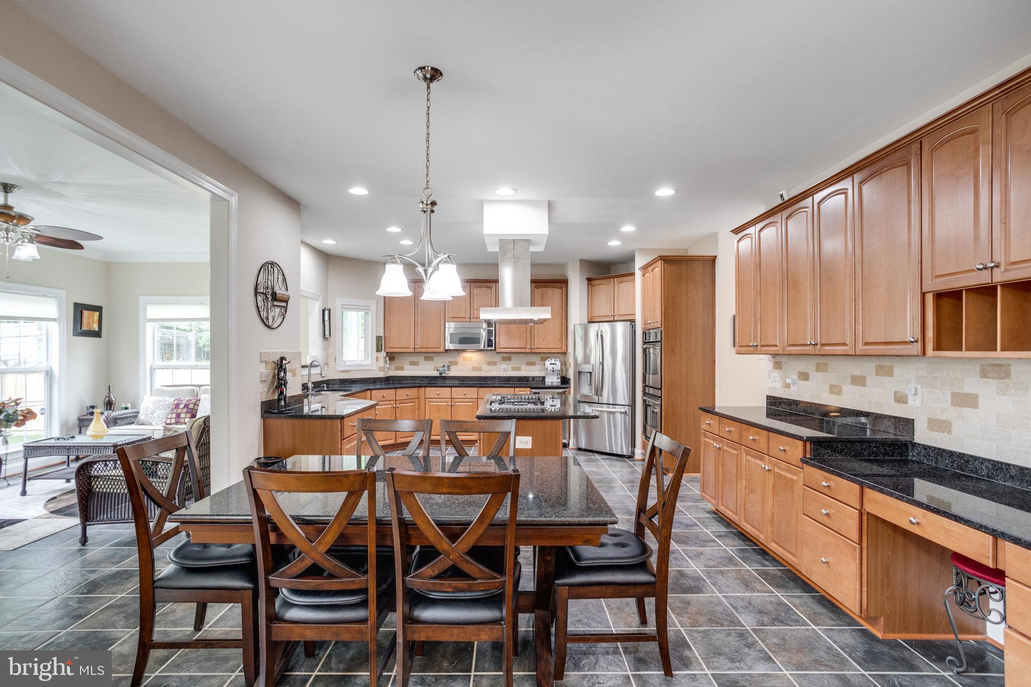 13195 Delaney Road Woodbridge, VA 22193 - Photo 27 of 88 Kitchen w/ table space