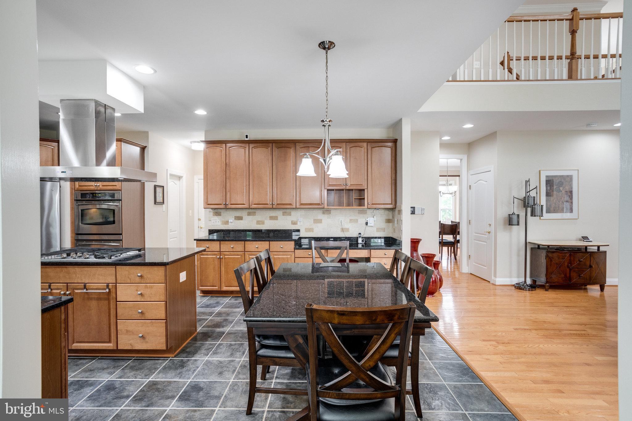 13195 Delaney Road Woodbridge, VA 22193 - Photo 28 of 88 Kitchen w/ table space