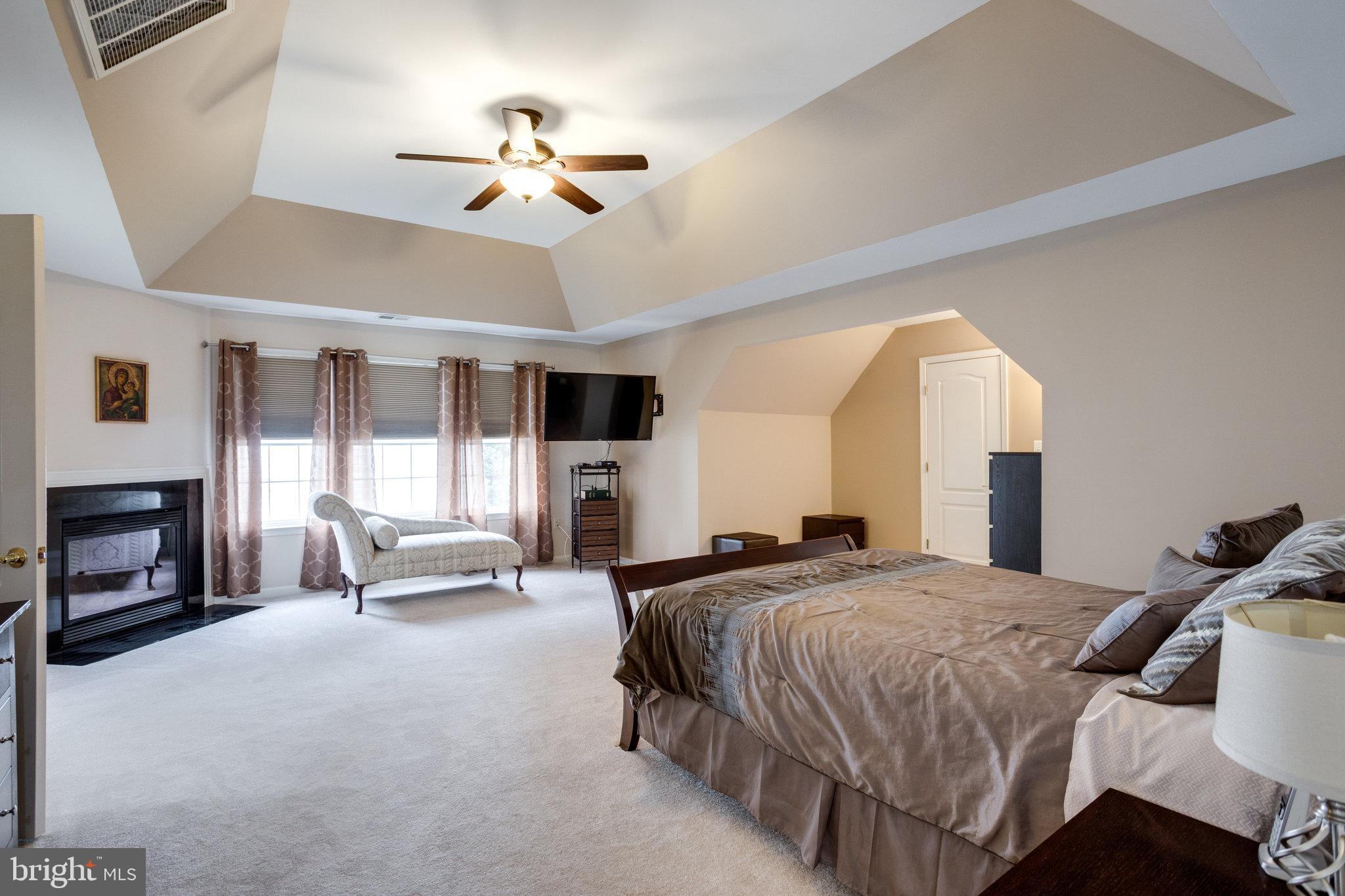 13195 Delaney Road Woodbridge, VA 22193 - Photo 41 of 88 Primary Bedroom w/ tray ceiling & ceiling fan