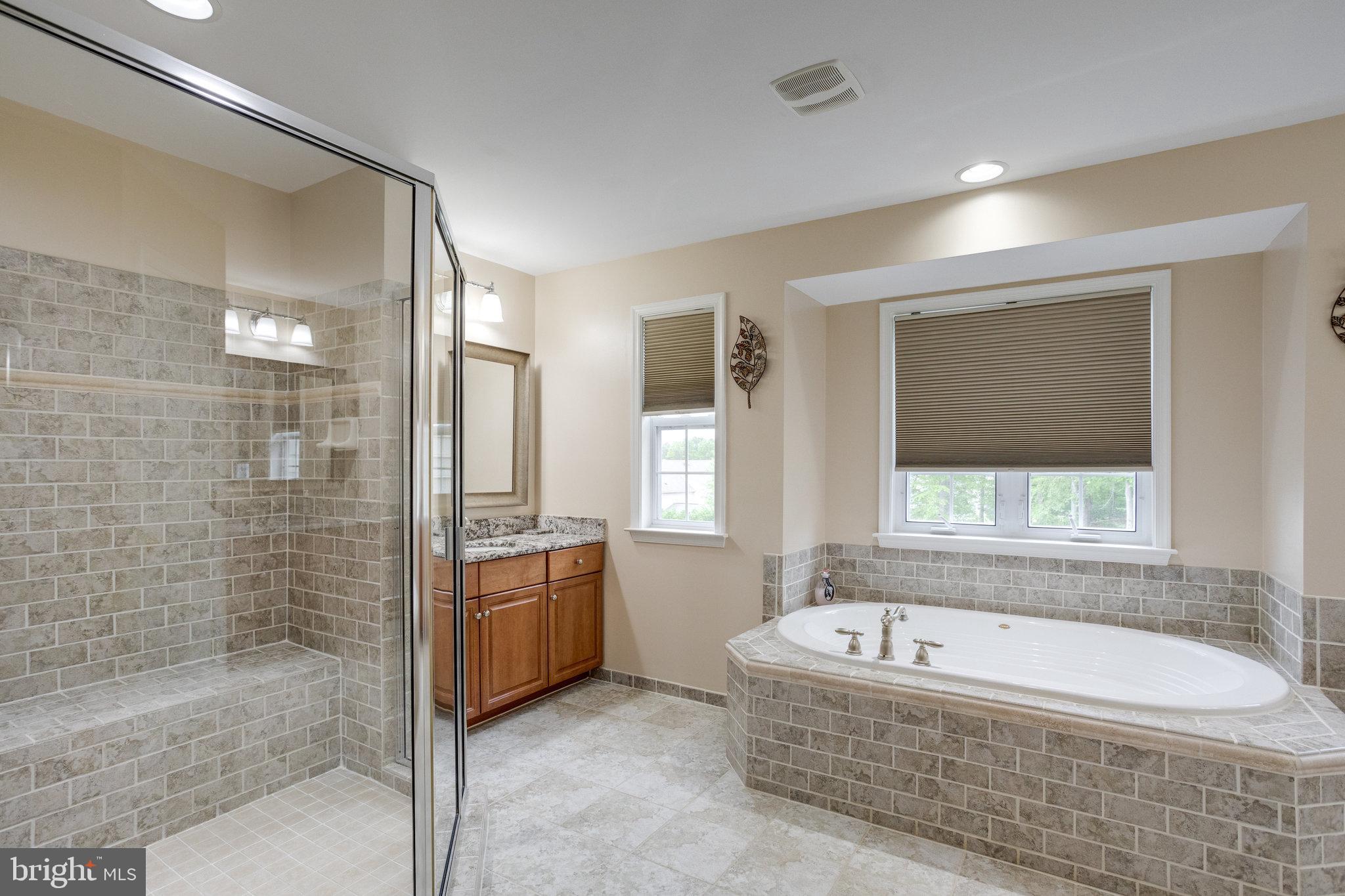 13195 Delaney Road Woodbridge, VA 22193 - Photo 47 of 88 Primary Bath w/ separate stand up shower