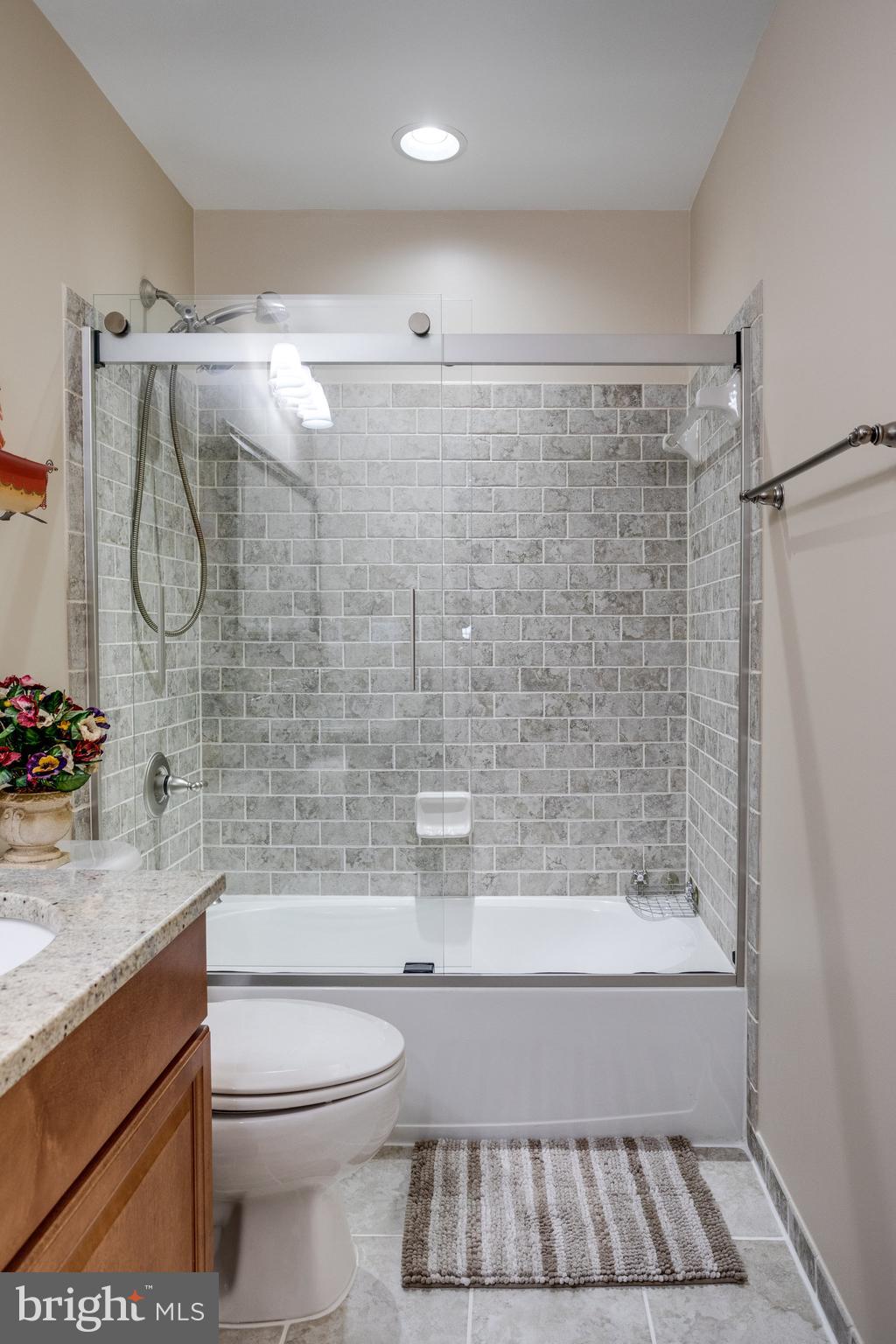 13195 Delaney Road Woodbridge, VA 22193 - Photo 62 of 88 Upper Level Hall Bath