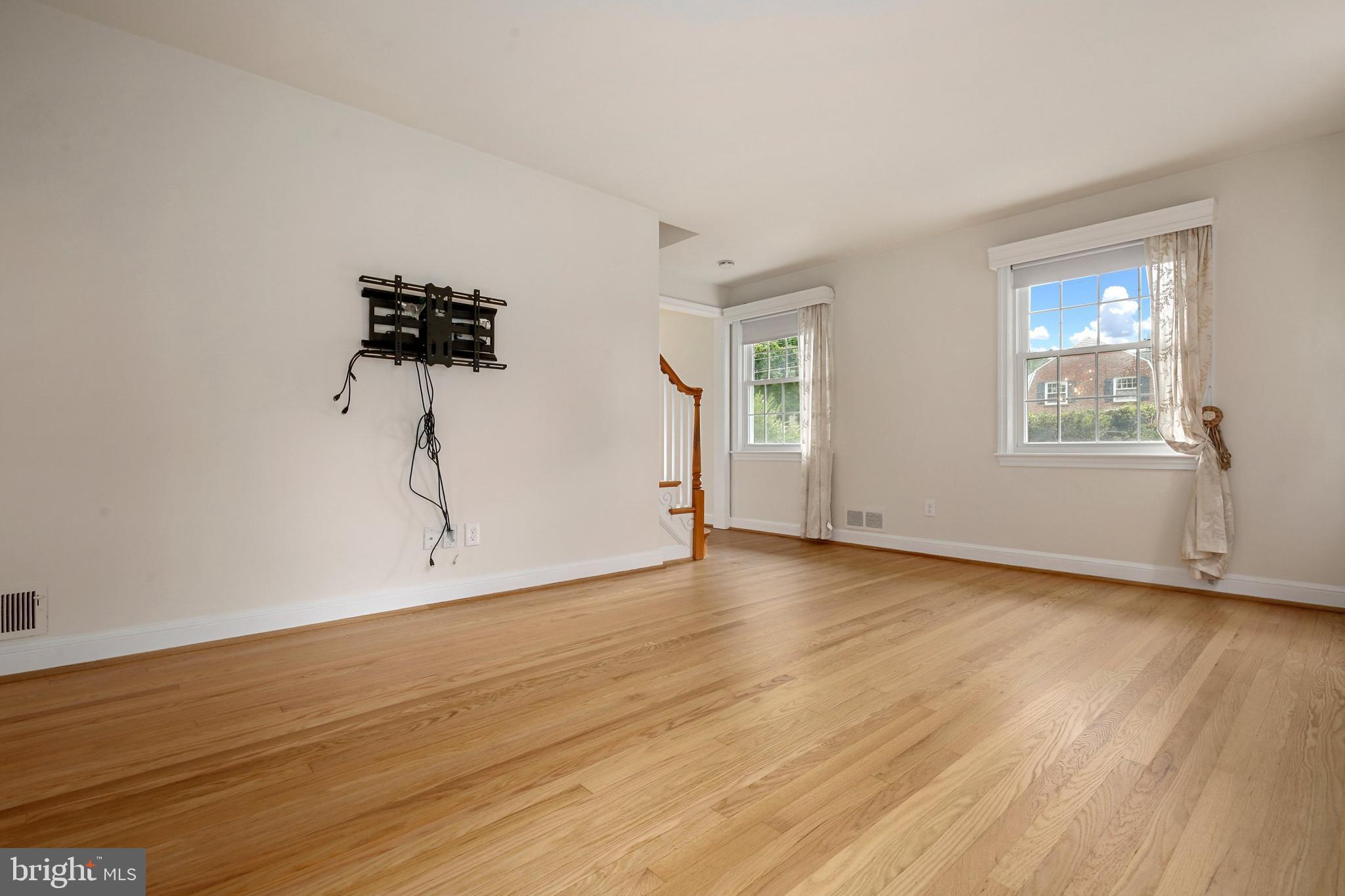 1713 White Oak Drive Silver Spring, MD 20910 - Photo 9 of 54