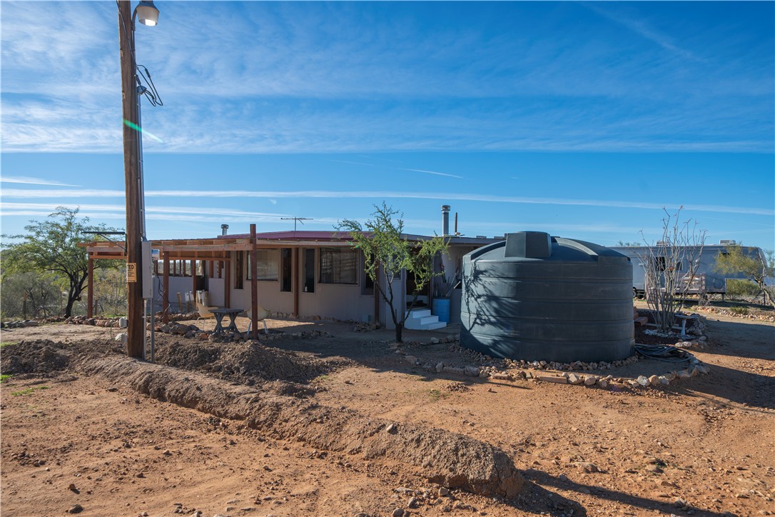 10887 Duncan Road Yucca, AZ 86438 - Photo 8 of 43 Front of Structure