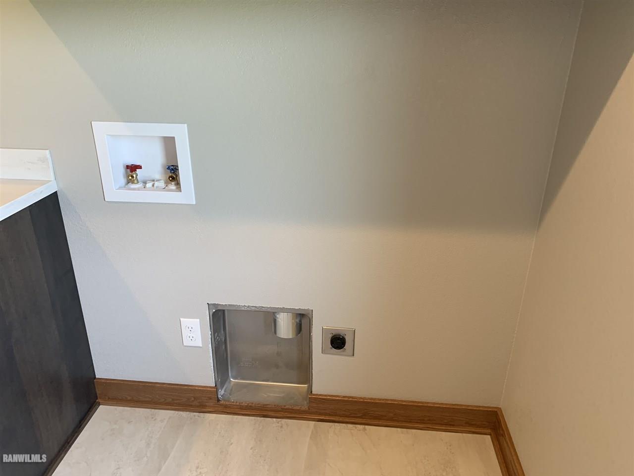 407 Oak Ridge Drive Lena, IL 61048 - Photo 28 of 50 a view of a small space