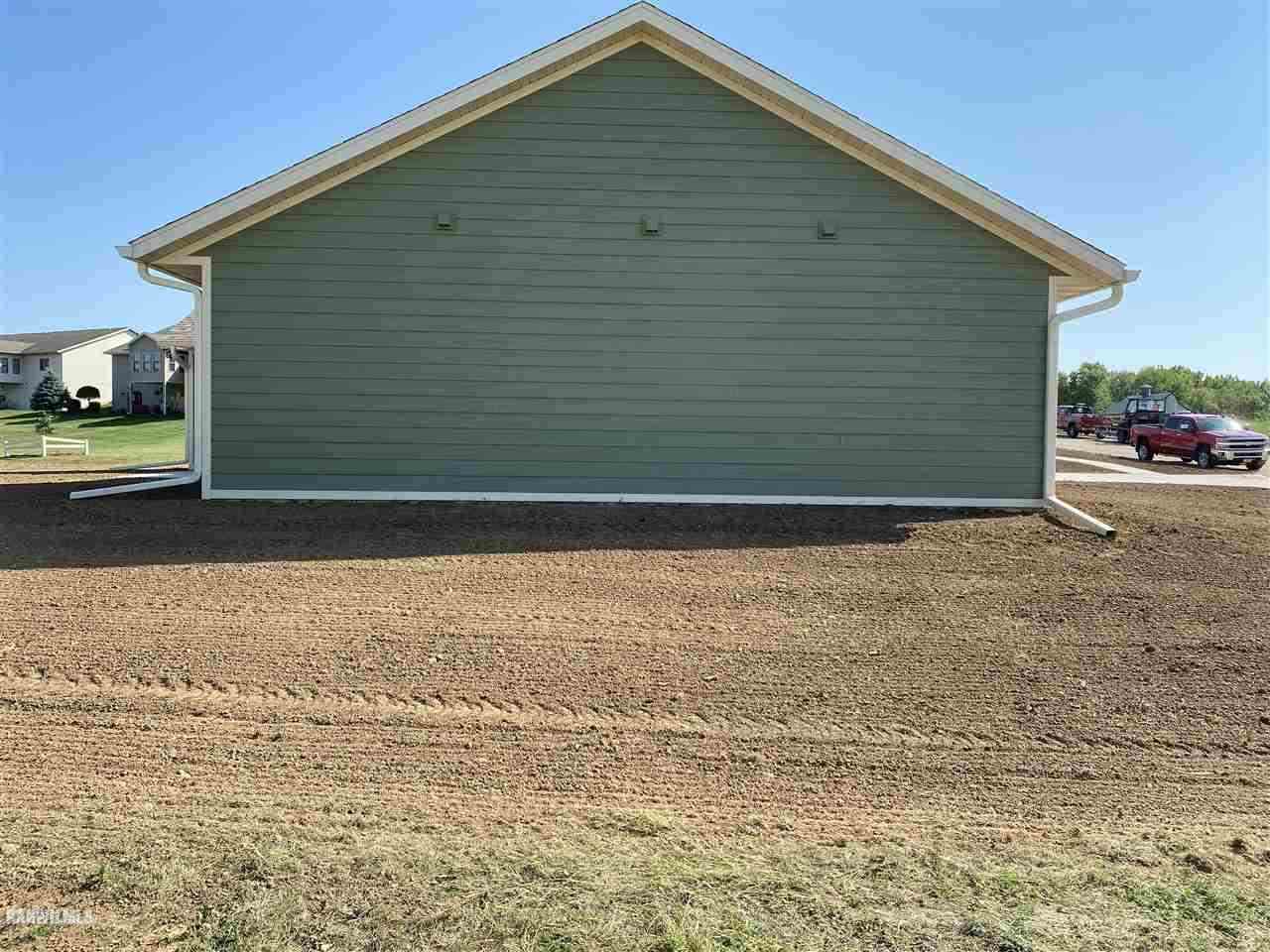 407 Oak Ridge Drive Lena, IL 61048 - Photo 7 of 50 a backyard of a house