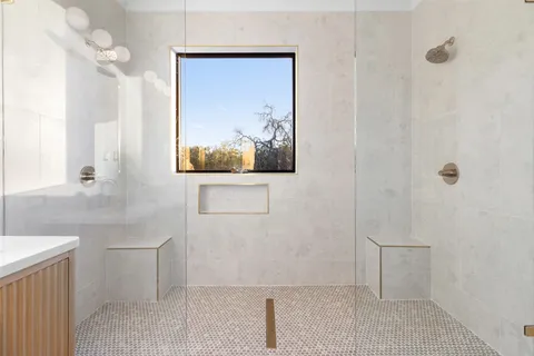 $950,000 | 120 Oak Springs Drive, Dripping Springs, TX 78620