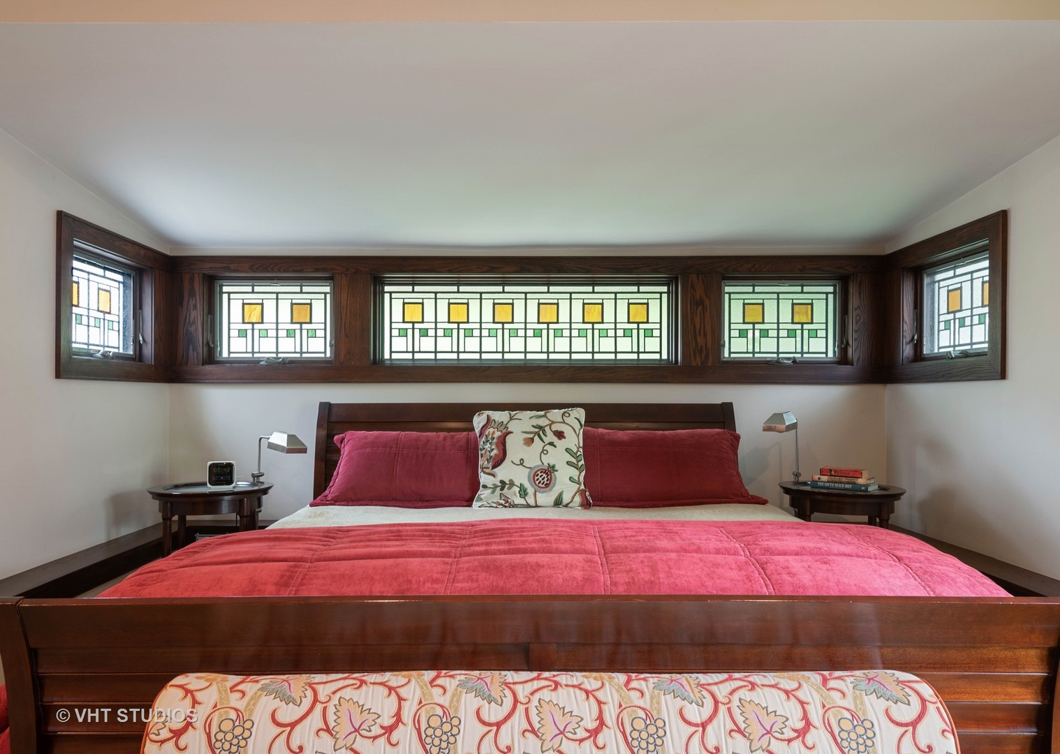 7406 North Sheridan Road Chicago, IL 60626 - Photo 15 of 37 a bedroom with a bed and wooden floor