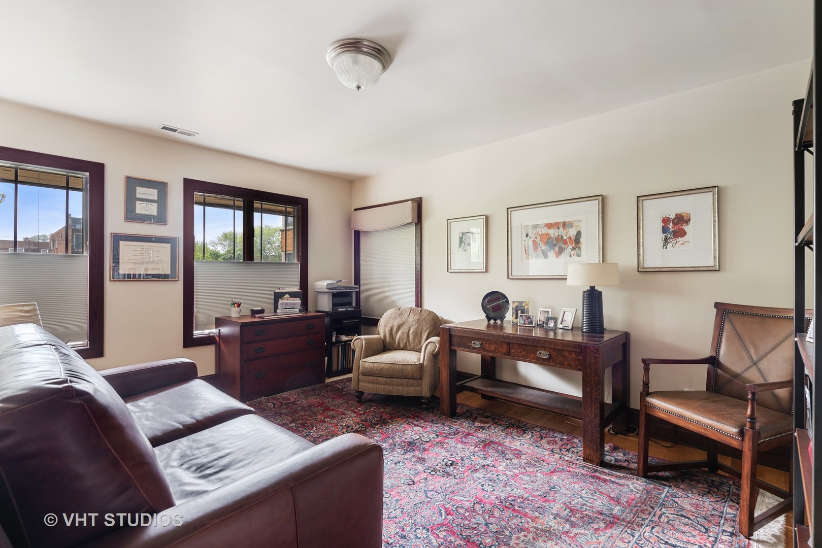 7406 North Sheridan Road Chicago, IL 60626 - Photo 21 of 37 a living room with furniture and a window