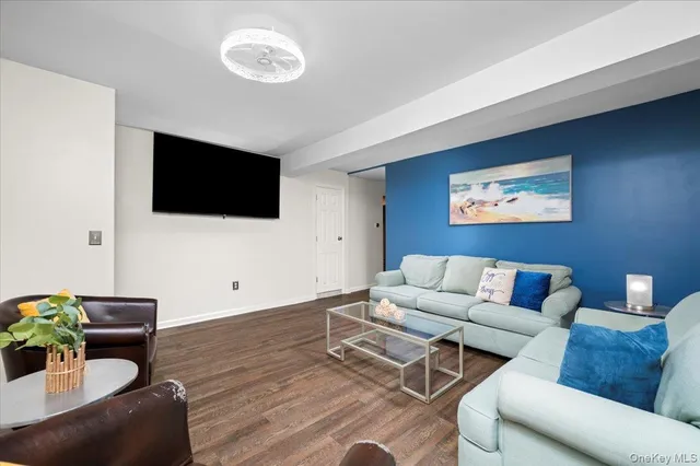 $575,000 | 33 Hollowbrook Court North, Cortlandt Manor, NY 10567