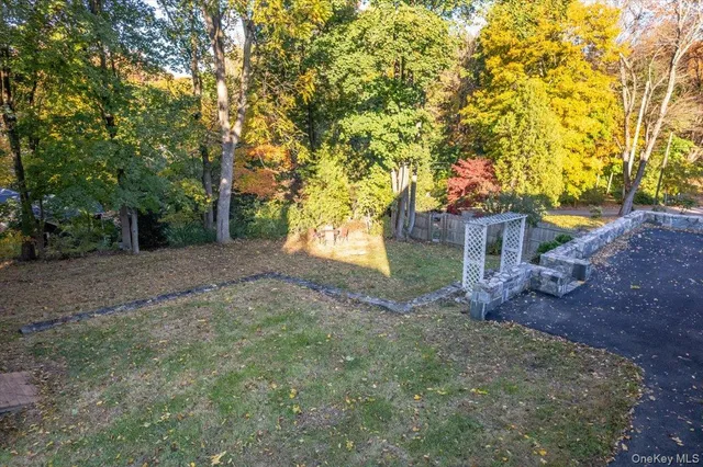 $575,000 | 33 Hollowbrook Court North, Cortlandt Manor, NY 10567