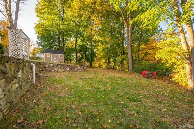 $575,000 | 33 Hollowbrook Court North, Cortlandt Manor, NY 10567