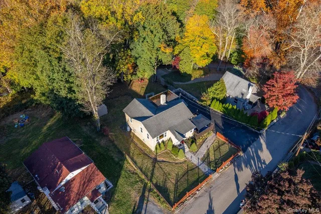 $575,000 | 33 Hollowbrook Court North, Cortlandt Manor, NY 10567