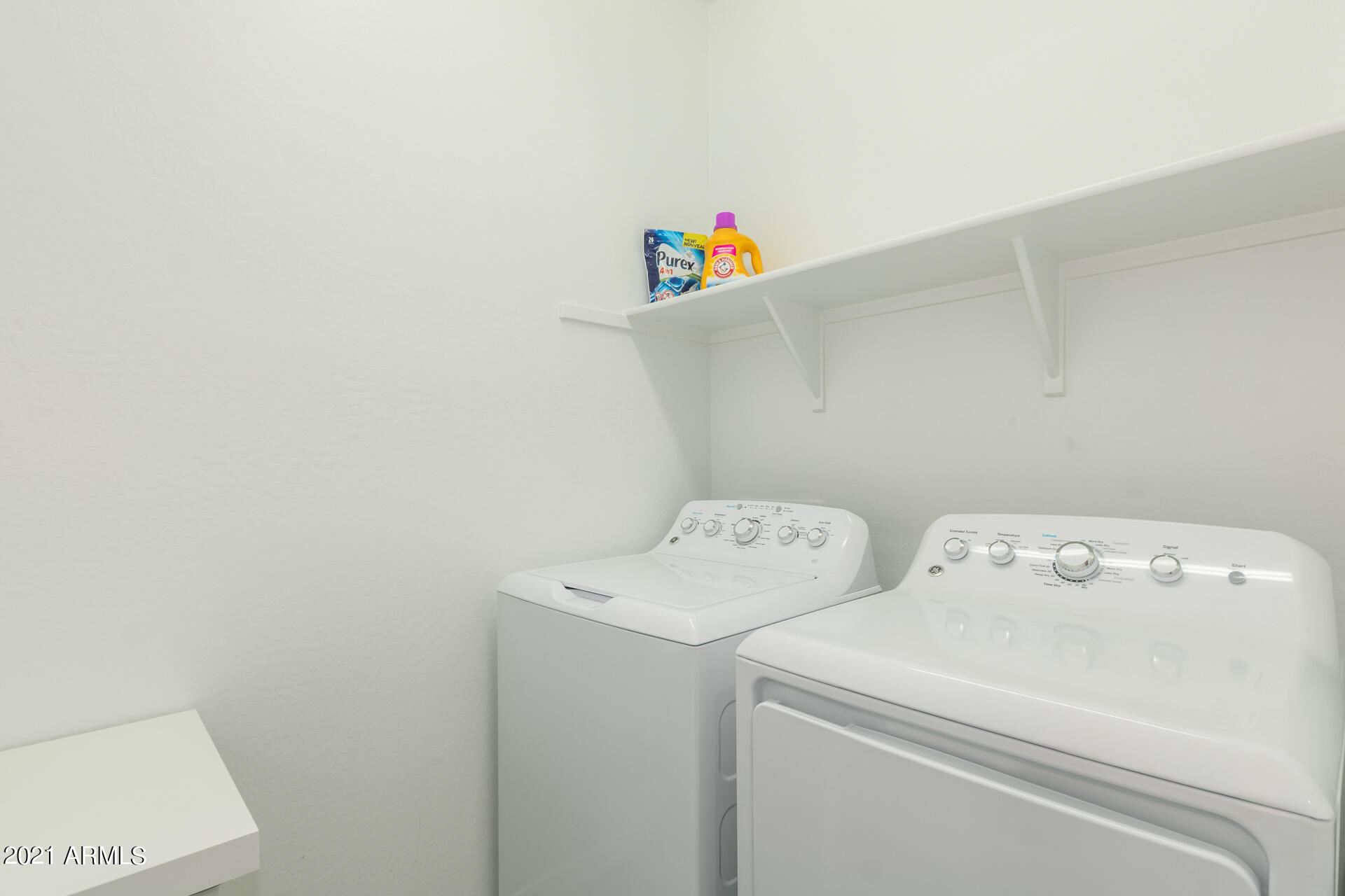 1507 South Honeysuckle Lane Gilbert, AZ 85296 - Photo 27 of 32 a utility room with dryer and washer