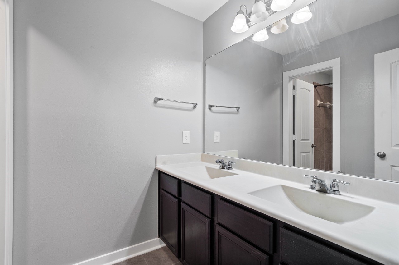 12126 Walden Road Montgomery, TX 77356 - Photo 11 of 50 Guest bath servicing bedrooms #1, 2 & 3, the office and guests.