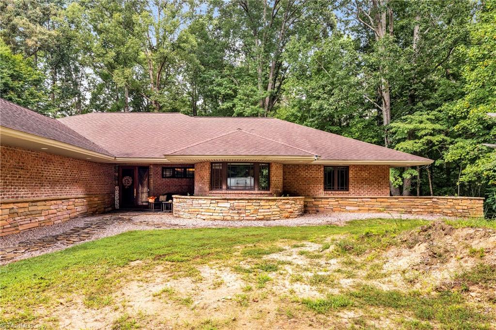 381 Hunters Point Lexington, NC 27295 - Photo 2 of 45 Gallery Image 2