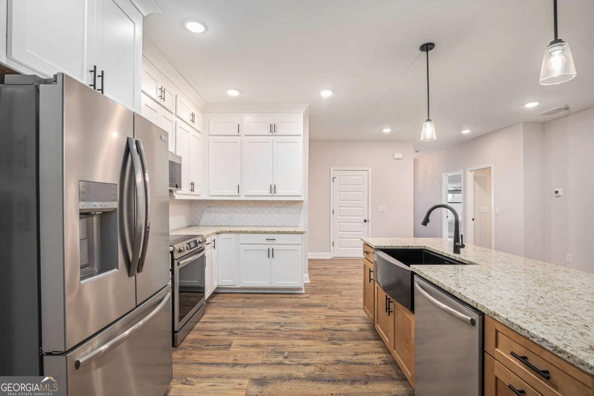 138 Crest Pointe Bremen, GA 30110 - Photo 11 of 24 a kitchen with granite countertop a refrigerator stove and sink