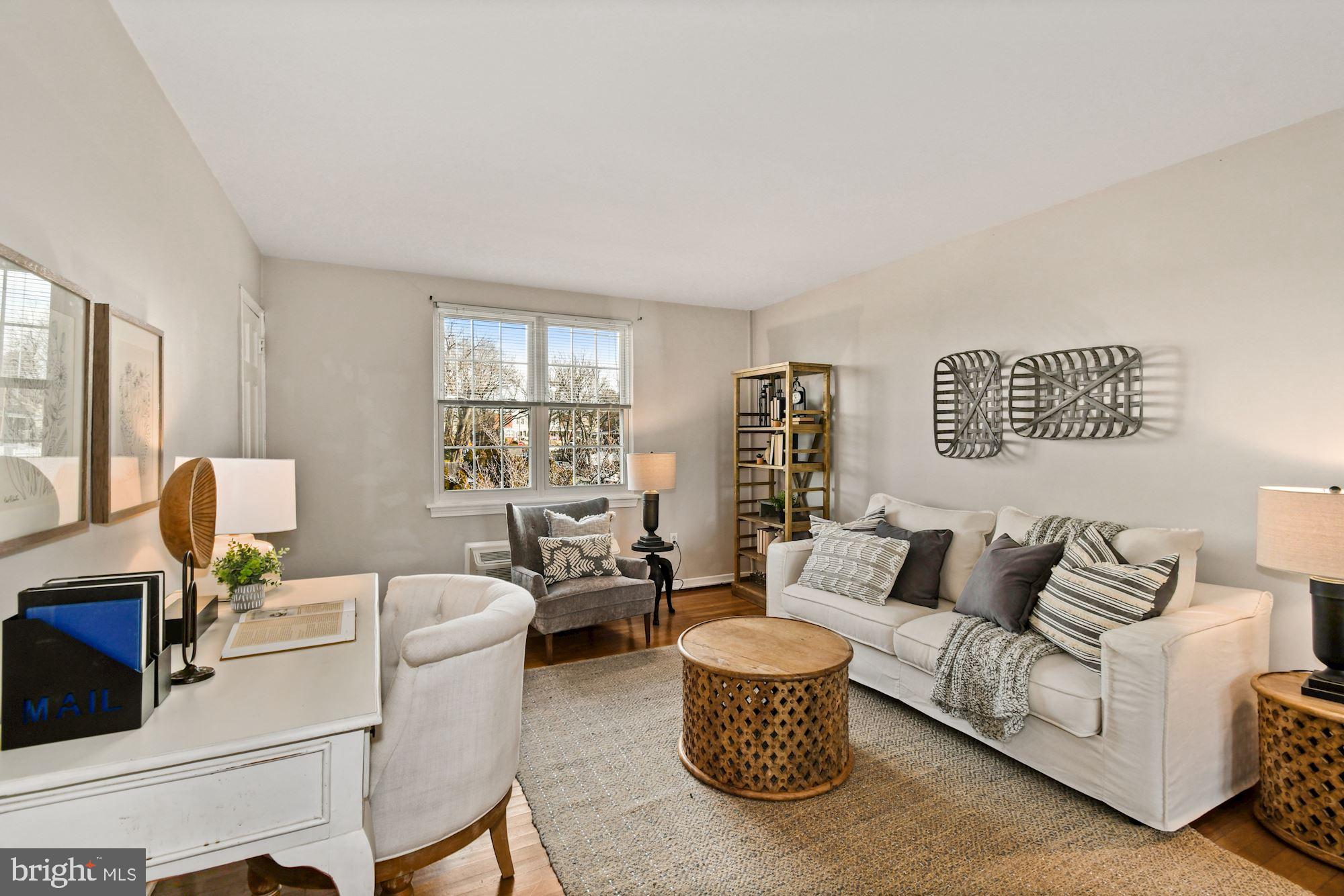 5 East Glebe Road, Unit B Alexandria, VA 22305 - Photo 3 of 32 Cozy up with a book or watch your favorite shows