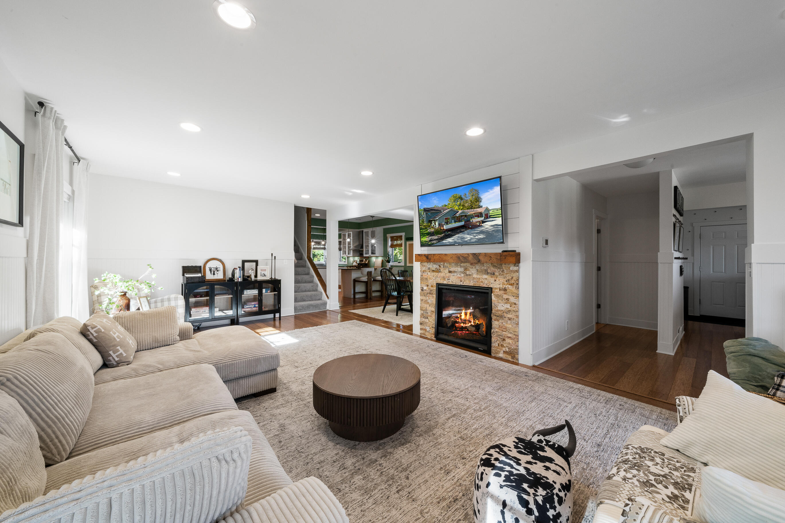 W3046 Krueger Road Geneva, WI 53147 - Photo 40 of 61 Living Room to Kitchen