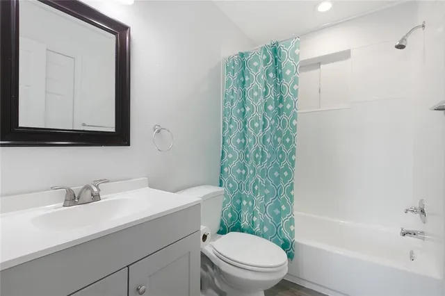 $149,900 | 15 Victorian Court, Violet, LA 70092