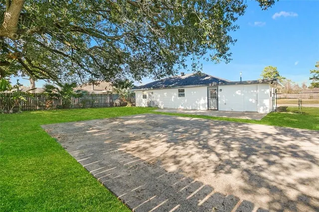 $149,900 | 15 Victorian Court, Violet, LA 70092