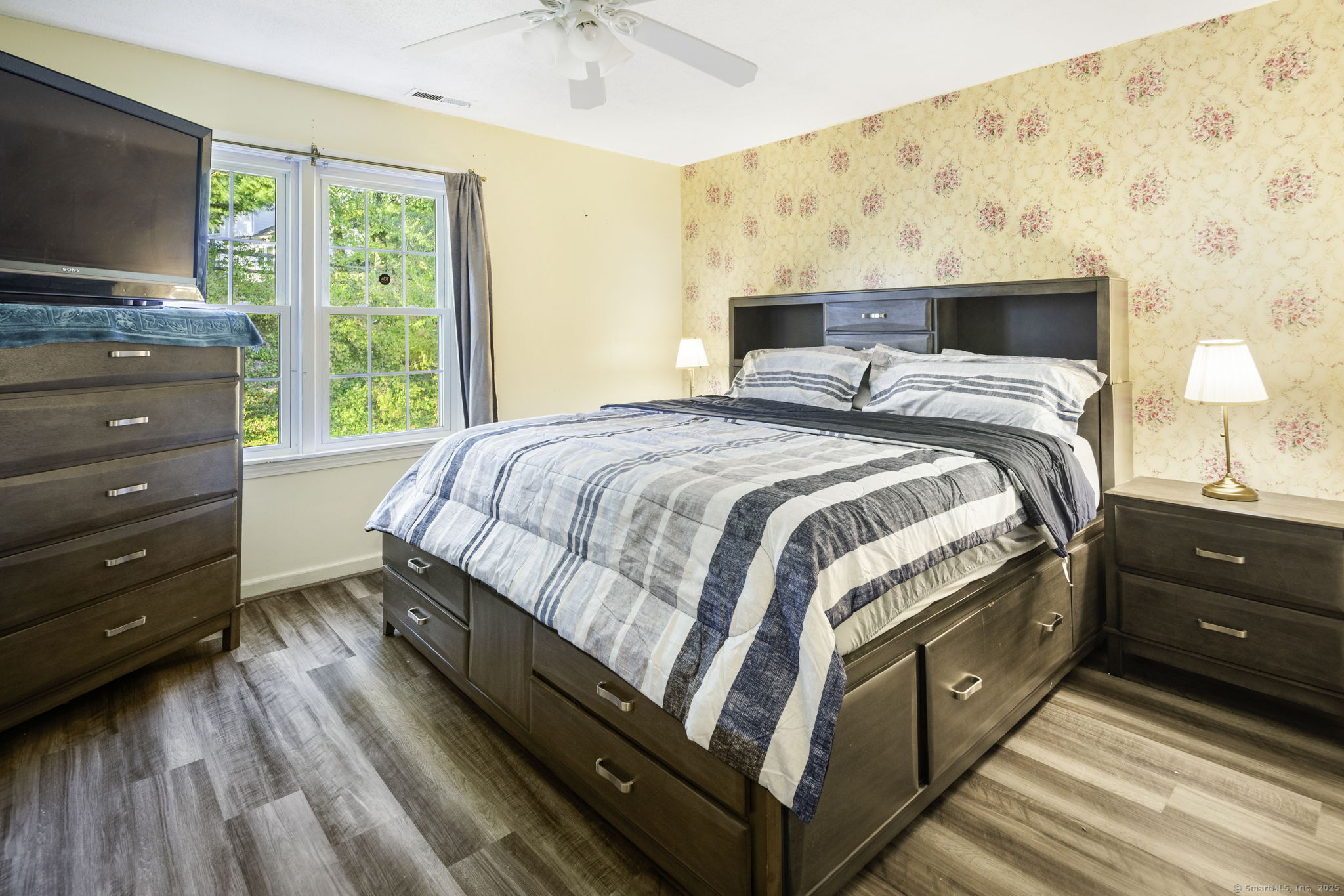 380 Hitchcock Road, Unit 48 Waterbury, CT 06705 - Photo 16 of 28 a bedroom with a bed and a flat tv screen