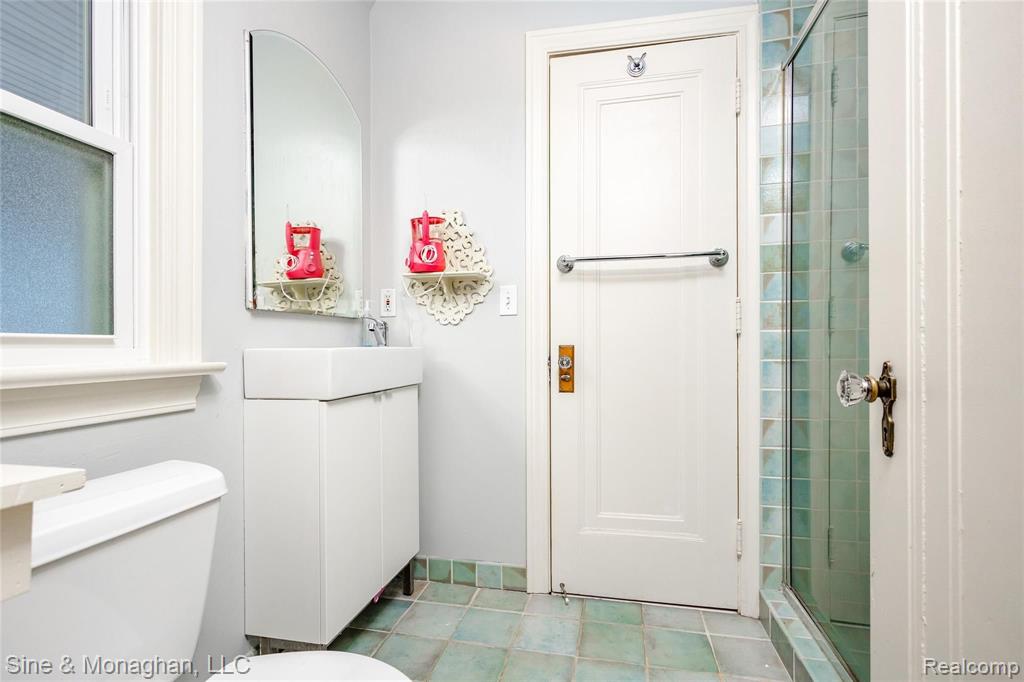 776 Trombley Road Grosse Pointe Park, MI 48230 - Photo 20 of 78