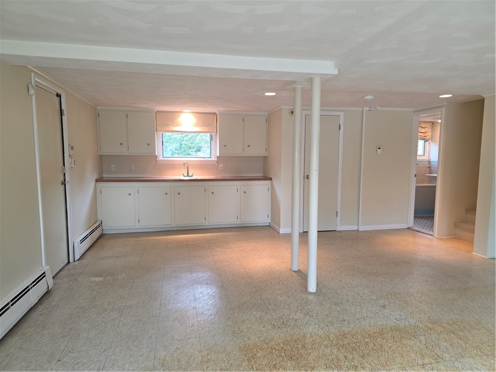 40 Russet Way Cranston, RI 02920 - Photo 22 of 35 Sink and Cabinetry, Full Bathroom