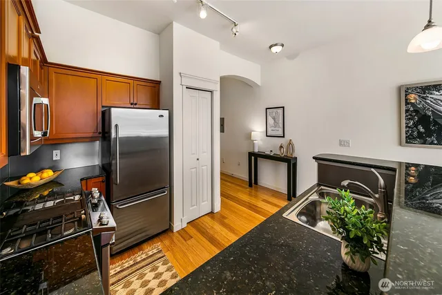 $539,000 | 530 4th Avenue West, Unit 502, Seattle, WA 98119