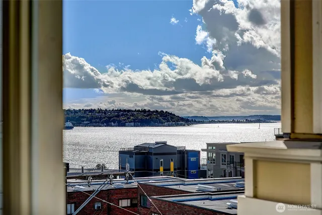 $539,000 | 530 4th Avenue West, Unit 502, Seattle, WA 98119