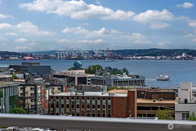 $539,000 | 530 4th Avenue West, Unit 502, Seattle, WA 98119