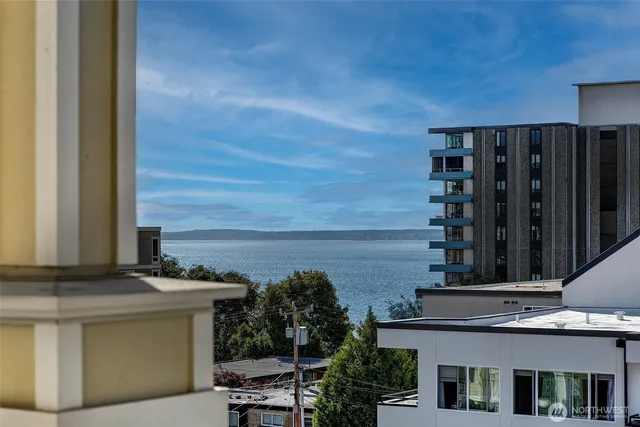 $539,000 | 530 4th Avenue West, Unit 502, Seattle, WA 98119