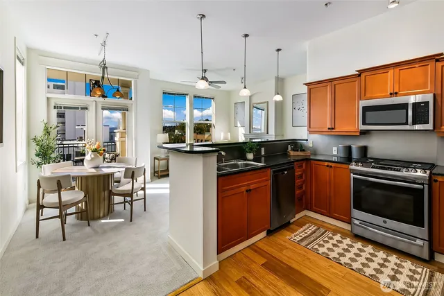 $539,000 | 530 4th Avenue West, Unit 502, Seattle, WA 98119