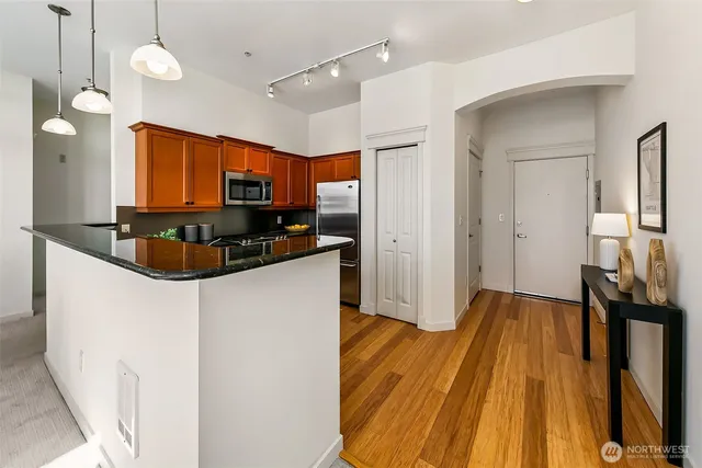 $539,000 | 530 4th Avenue West, Unit 502, Seattle, WA 98119