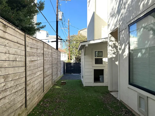 a view of a back yard of the house