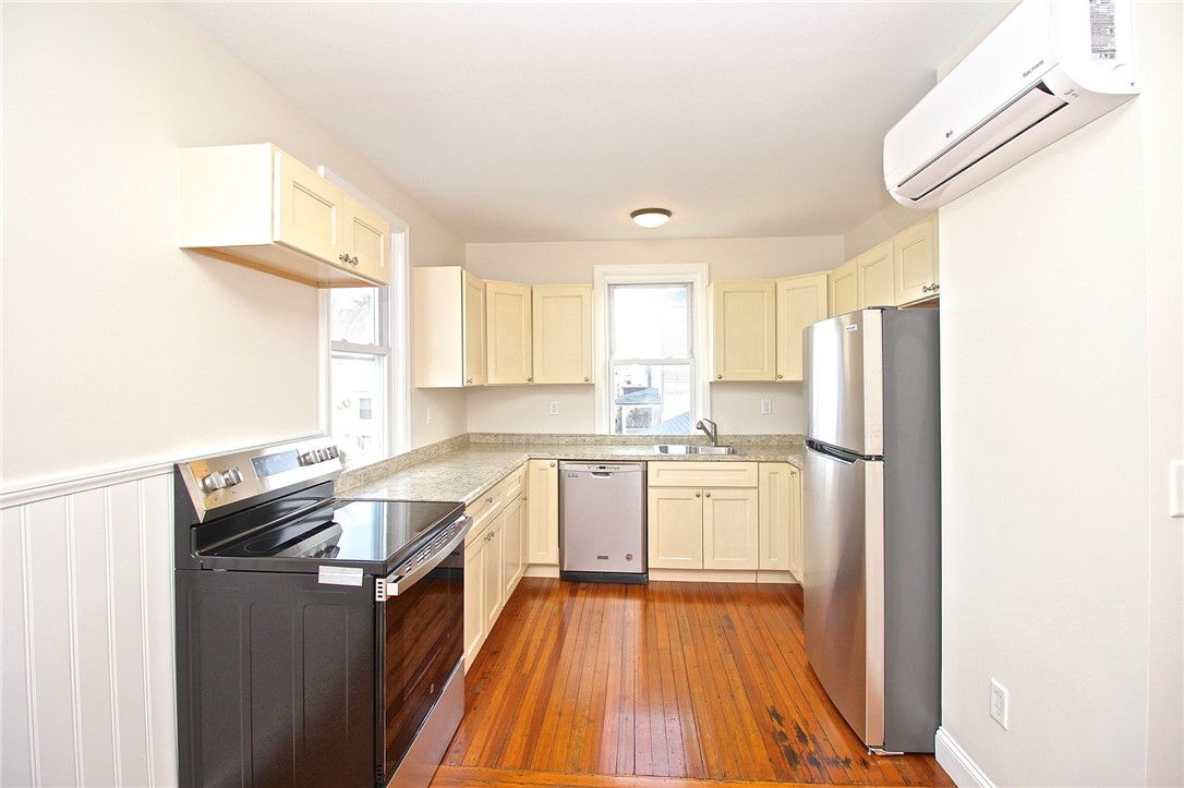 668 Thames Street, Unit 2 Newport, RI 02840 - Photo 15 of 42 Eat in Kitchen with new appliances