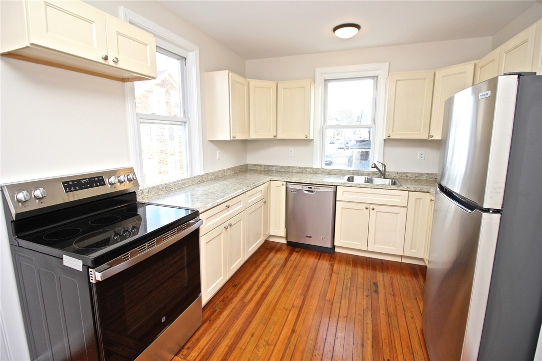 668 Thames Street, Unit 2 Newport, RI 02840 - Photo 18 of 42 Eat in Kitchen view with new appliances
