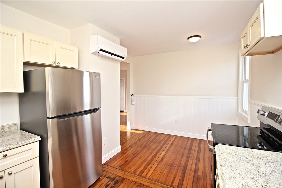 668 Thames Street, Unit 2 Newport, RI 02840 - Photo 19 of 42 Eat in Kitchen view to living room