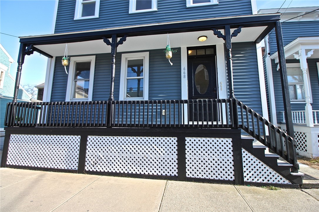668 Thames Street, Unit 2 Newport, RI 02840 - Photo 4 of 42 Porch and Front Door entry